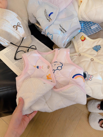 Bērnu vestes – brīvā stila kardigāna, bieza, poliestera pildījums, poliestera oderē