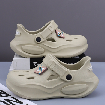 Férfi EVA strand szandál EVA felsőrésszel és talppal, zárt orrú, csúszásmentes, pántos zárás, 2–3 cm sarok