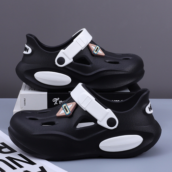 Férfi EVA strand szandál EVA felsőrésszel és talppal, zárt orrú, csúszásmentes, pántos zárás, 2–3 cm sarok