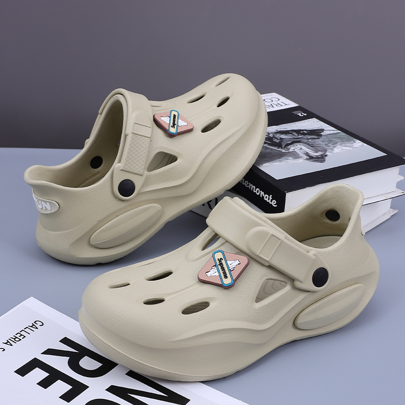 Férfi EVA strand szandál EVA felsőrésszel és talppal, zárt orrú, csúszásmentes, pántos zárás, 2–3 cm sarok