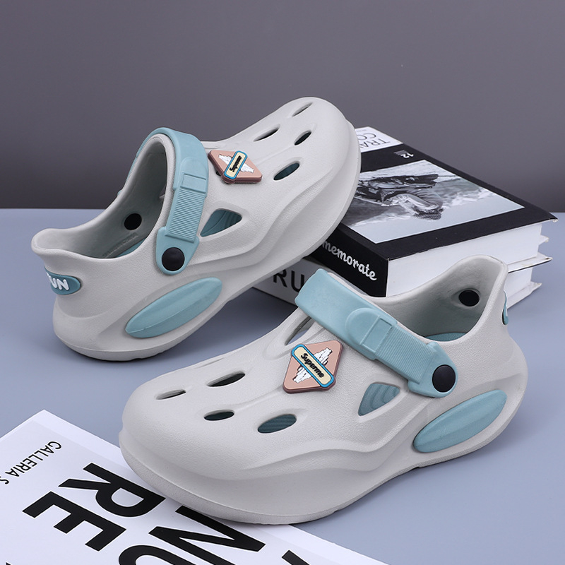 Férfi EVA strand szandál EVA felsőrésszel és talppal, zárt orrú, csúszásmentes, pántos zárás, 2–3 cm sarok