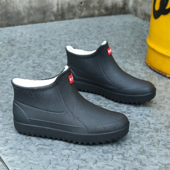 Дъждовни ботуши със средна височина на маншета, PVC горна част, пластмасова подметка, вътрешност с изкуствен пух и EVA стелка