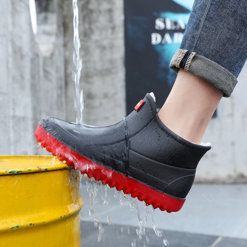 Дъждовни ботуши със средна височина на маншета, PVC горна част, пластмасова подметка, вътрешност с изкуствен пух и EVA стелка