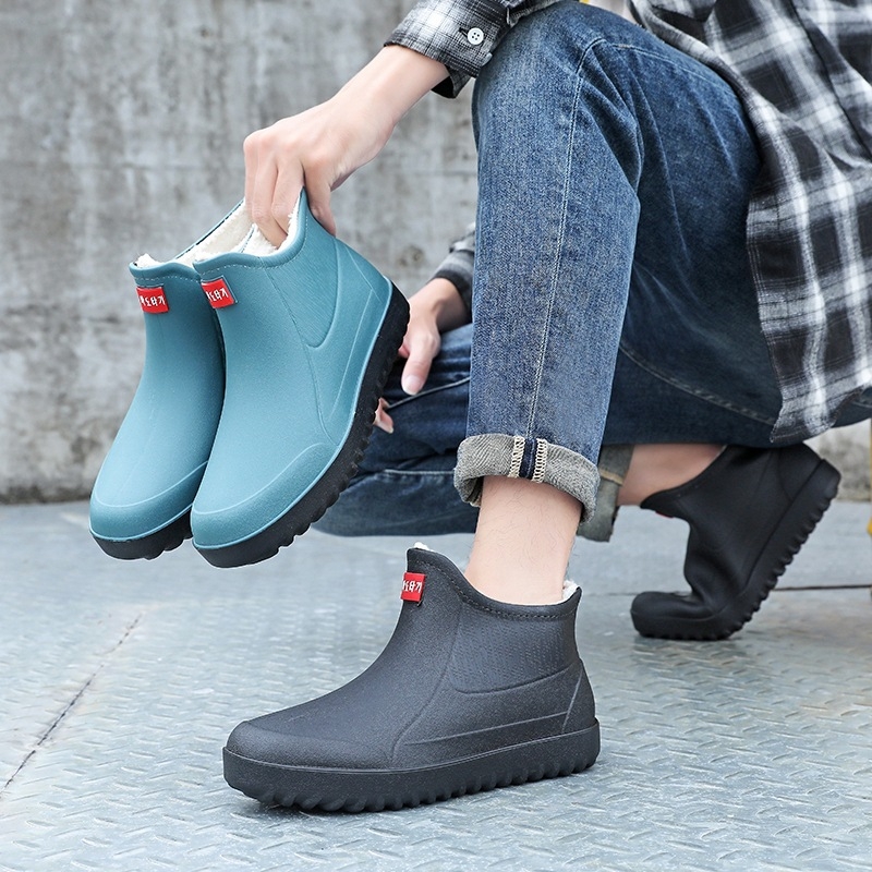 Дъждовни ботуши със средна височина на маншета, PVC горна част, пластмасова подметка, вътрешност с изкуствен пух и EVA стелка