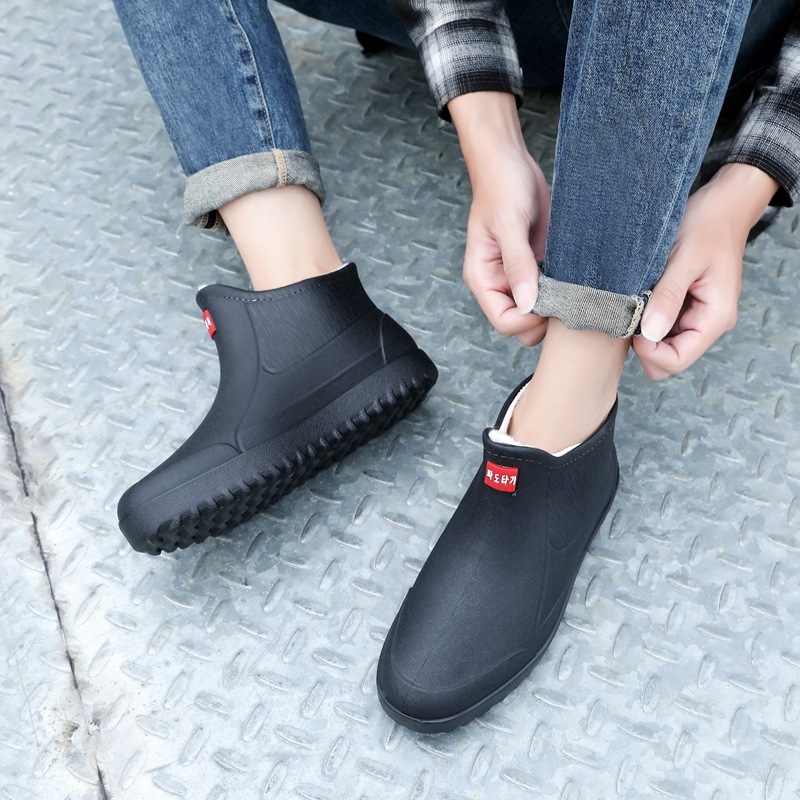 Дъждовни ботуши със средна височина на маншета, PVC горна част, пластмасова подметка, вътрешност с изкуствен пух и EVA стелка