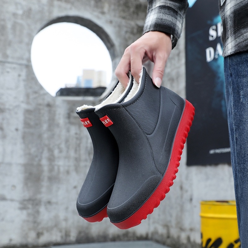 Дъждовни ботуши със средна височина на маншета, PVC горна част, пластмасова подметка, вътрешност с изкуствен пух и EVA стелка