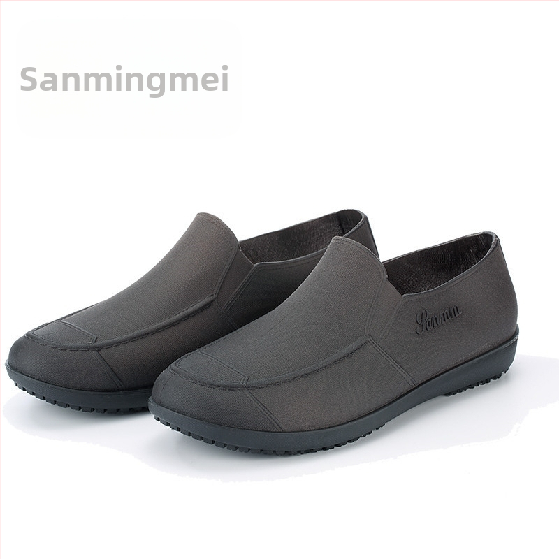 Férfi eső- és vízálló cipő, csúszásmentes, kopásálló, műanyag felsőrész és talp, kerek orr, alacsony sarok, négy évszakos viseletre