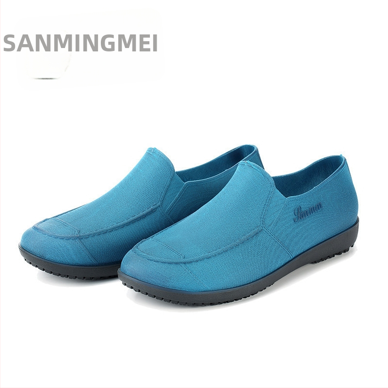 Férfi eső- és vízálló cipő, csúszásmentes, kopásálló, műanyag felsőrész és talp, kerek orr, alacsony sarok, négy évszakos viseletre