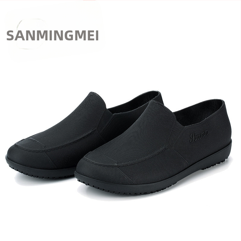 Férfi eső- és vízálló cipő, csúszásmentes, kopásálló, műanyag felsőrész és talp, kerek orr, alacsony sarok, négy évszakos viseletre