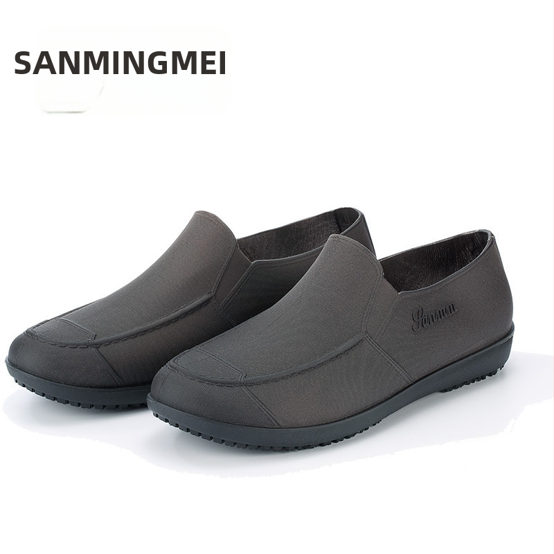 Férfi eső- és vízálló cipő, csúszásmentes, kopásálló, műanyag felsőrész és talp, kerek orr, alacsony sarok, négy évszakos viseletre