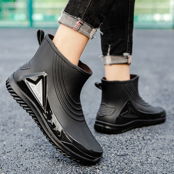 Rövid esőcsizmák műanyag felsőrésszel és talppal, alacsony szár, csúszásmentes és kopásálló