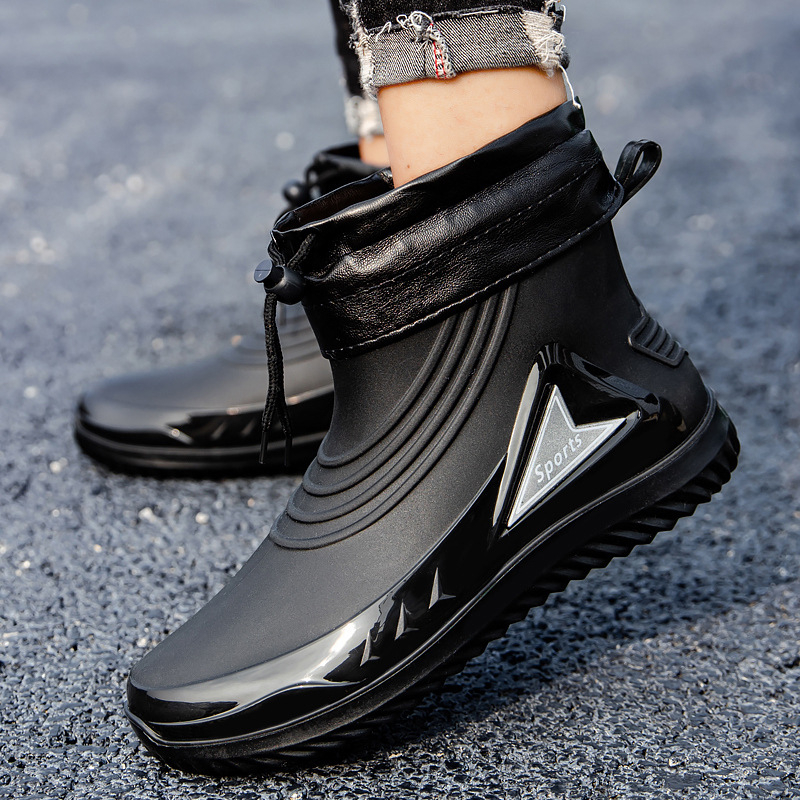 Rövid esőcsizmák műanyag felsőrésszel és talppal, alacsony szár, csúszásmentes és kopásálló