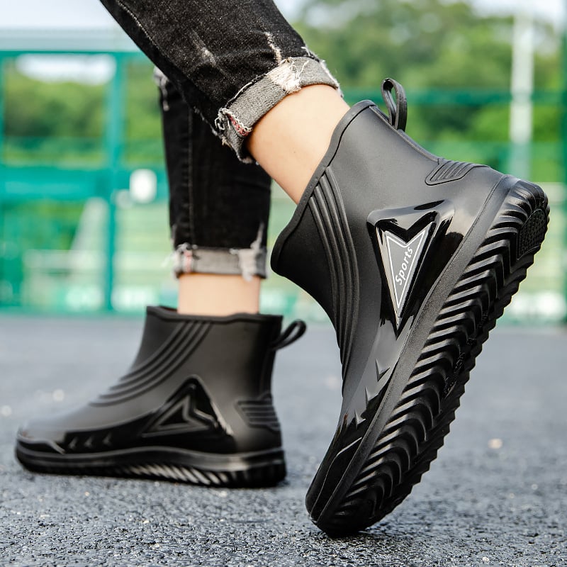 Rövid esőcsizmák műanyag felsőrésszel és talppal, alacsony szár, csúszásmentes és kopásálló