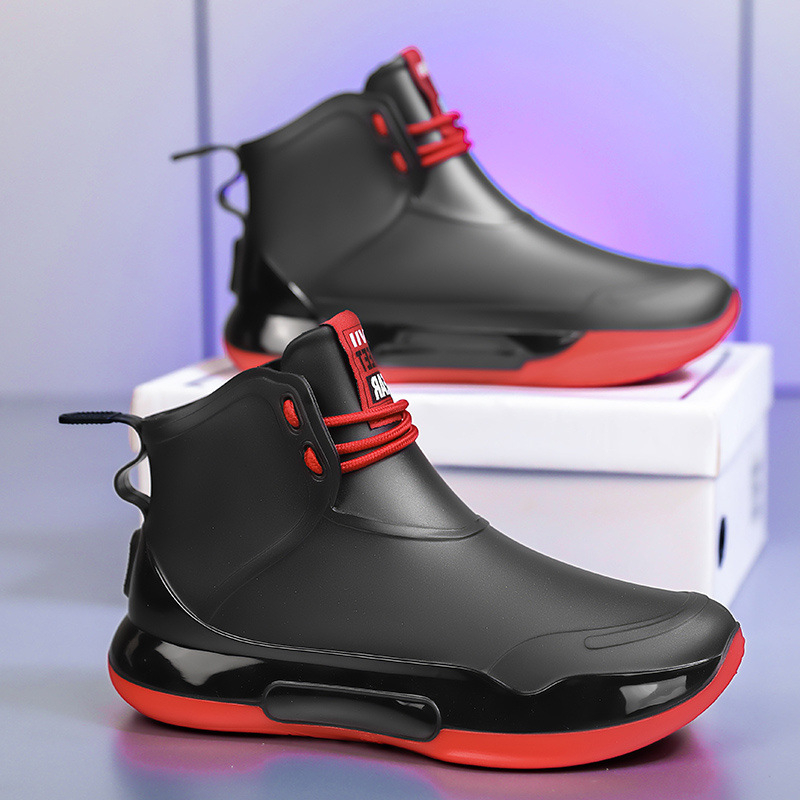 Мъжки средно високи ботуши за дъжд, водоустойчиви и противохлъзгави, PU горна част, PVC подметка, без подплата, кръгла носка, нисък клин (1–3 см), зимно ползване.