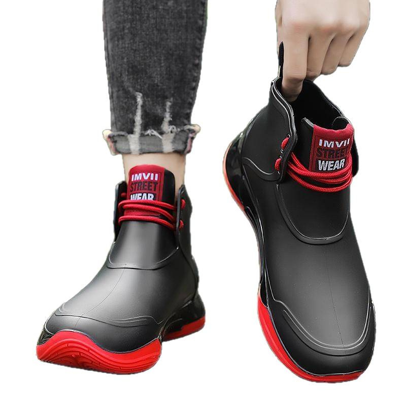 Мъжки средно високи ботуши за дъжд, водоустойчиви и противохлъзгави, PU горна част, PVC подметка, без подплата, кръгла носка, нисък клин (1–3 см), зимно ползване.