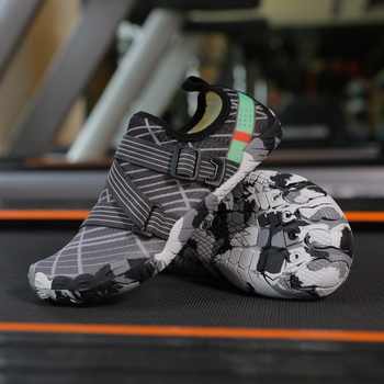 Petoprstne vodene tenisice s Velcro zatvaranjem, prozračni mrežasti gornji dio, niski profil, gumeni potplat otporan na trošenje, gumeni srednji dio