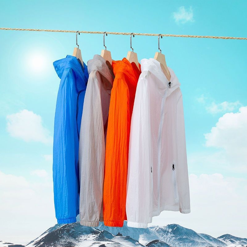 Яке с качулка, ултралеко дишащо мрежесто, SPF30 защита, свободна кройка, преден цип.