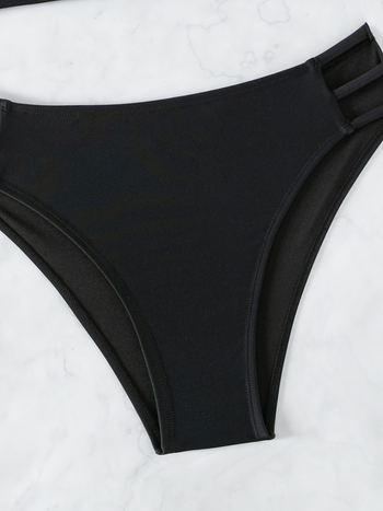 Dvije-dijelni bikini s V-dekolteom i otvorenim leđima, s umetkom za poprsje; materijal: 80% najlon; težina tkanine 140 g/m2; podstava 20% najlon