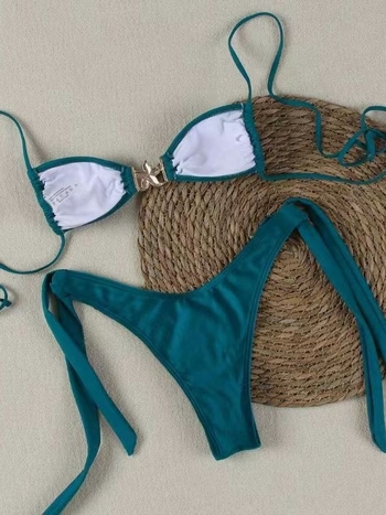 Двучастков бански костюм, солиден модел, без ръкави, открит гръб, с подплътени чаши, без метална опора; плат: найлон 82%, подплата 18%; тегло 150 г; за възрастни жени, плуване и газене; код на продукта Ff1179