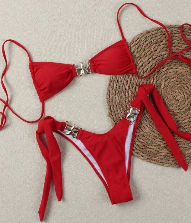 Двучастков бански костюм, солиден модел, без ръкави, открит гръб, с подплътени чаши, без метална опора; плат: найлон 82%, подплата 18%; тегло 150 г; за възрастни жени, плуване и газене; код на продукта Ff1179