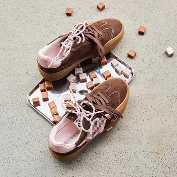 Sievietes ādas sporta apavi ar biezu zoliem, korejiešu izšuvums, augšdaļa no ādas, priekšējais šņorēšanas aizvērums, gumijas zole (Pavasaris 2025)