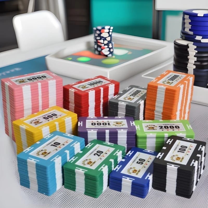 Квадратни глинени чипове за покер – антифалшифициращи, турнирен клас за покер зали, антихлъзгаща повърхност, персонализируеми