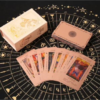 Таро тесте — пластмасови карти за настолна игра от Shan ran за развлечения, възраст 15–35, опаковка цветна кутия (Марка: Shan ran; Материал: пластмаса; Тип карти: карти за настолна игра; Опаковка: Цветна кутия; Възраст: 15–35)
