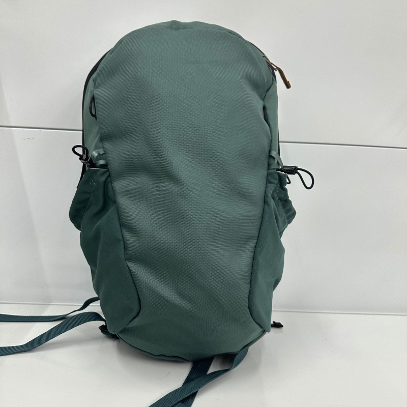 Унисекс раница, водоустойчива, градски минималистичен стил, съвместима с 11-инчов лаптоп, капацитет под 20 л