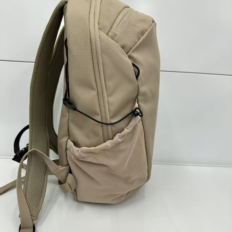 Унисекс раница, водоустойчива, градски минималистичен стил, съвместима с 11-инчов лаптоп, капацитет под 20 л