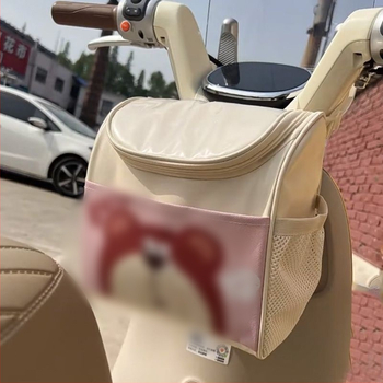 Priekšējā piekārta soma elektriskajiem transportlīdzekļiem – ūdensizturīga, no ādas, ar uzlādes nodalījumu (Āda; Ūdensizturīga; Priekšējā uzlikšanas konstrukcija; Uzlādes nodalījums)