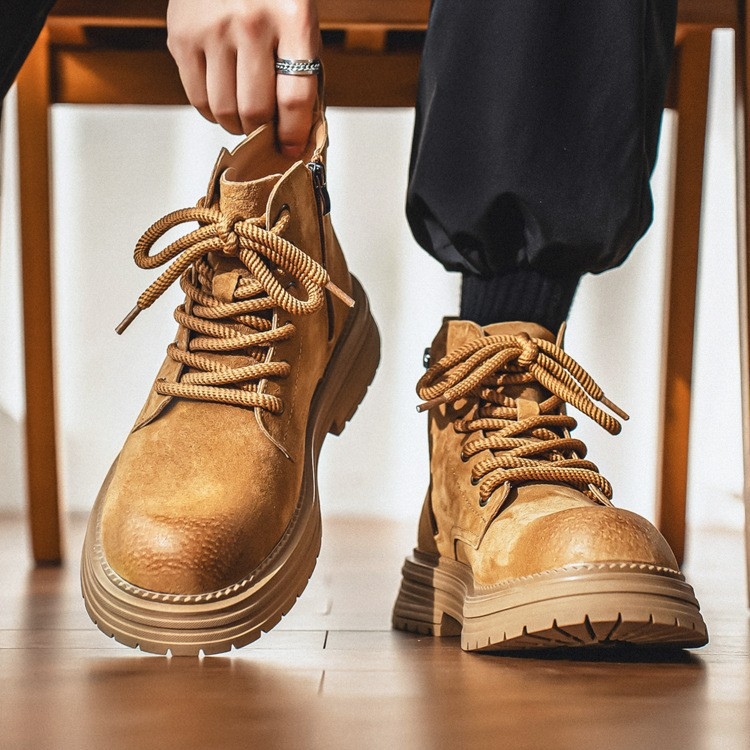 Martin saapad unisex, briti stiilis keskmise kõrgusega, pealmine materjal esimesest sea nahast, ümmarguse varbakujul, kummist talla, külgtõmblukk