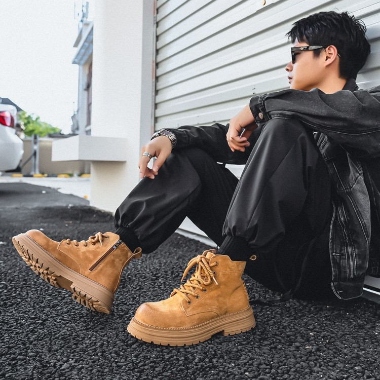 Martin saapad unisex, briti stiilis keskmise kõrgusega, pealmine materjal esimesest sea nahast, ümmarguse varbakujul, kummist talla, külgtõmblukk