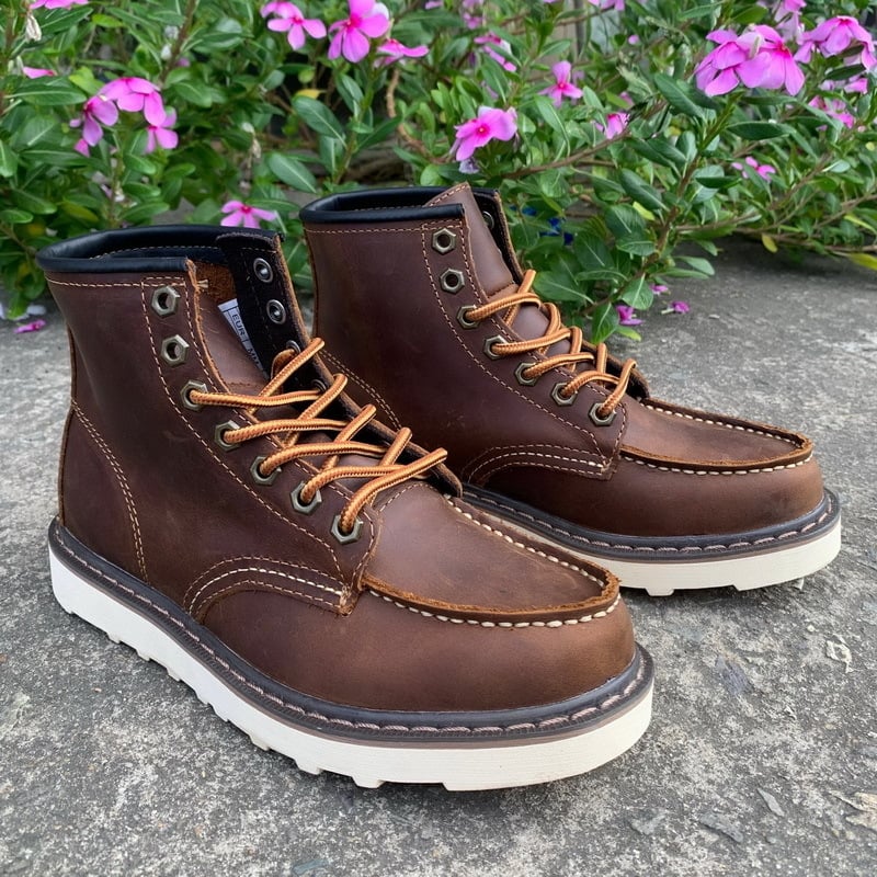 Martin saapad, ülemine esimese kihiga nahk, kummist tald, ruudukujuline nina, madal kand 1-3 cm, hingavad, veekindlad, libisemisvastased