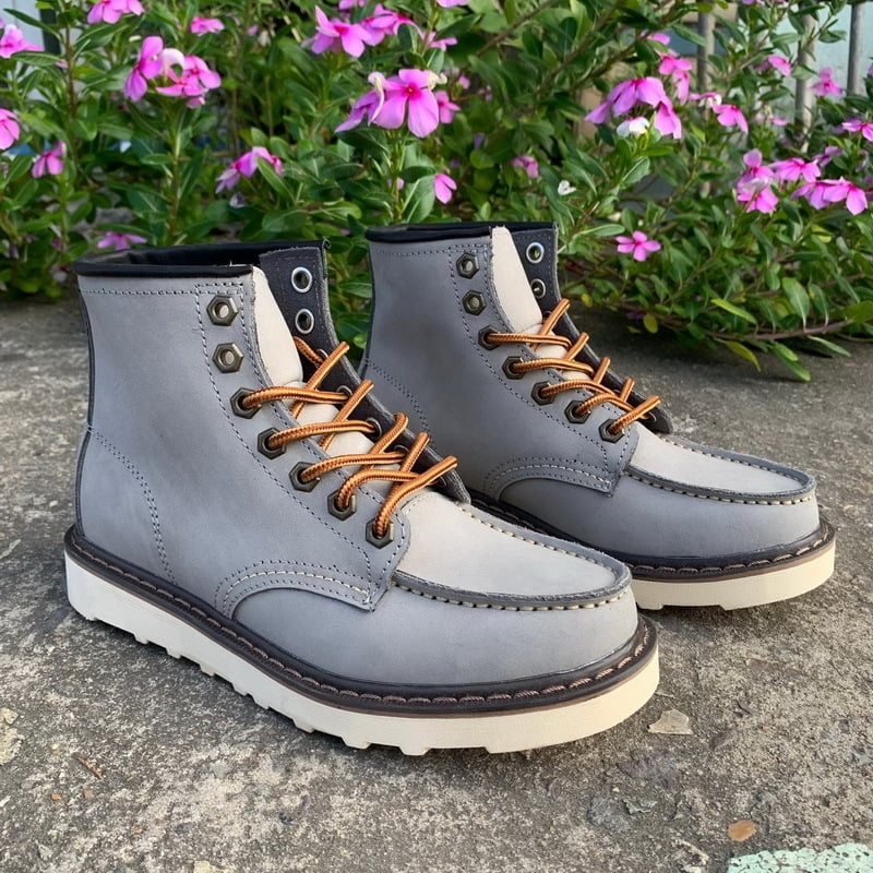 Martin saapad, ülemine esimese kihiga nahk, kummist tald, ruudukujuline nina, madal kand 1-3 cm, hingavad, veekindlad, libisemisvastased