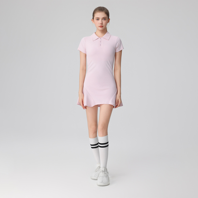 Sieviešu tenisa kleita ar īsām piedurknēm, iebūvētiem šortiem un krūšu spilventiņu, polo apkakle, elpojošs adītais materiāls no neilona-spandeksa