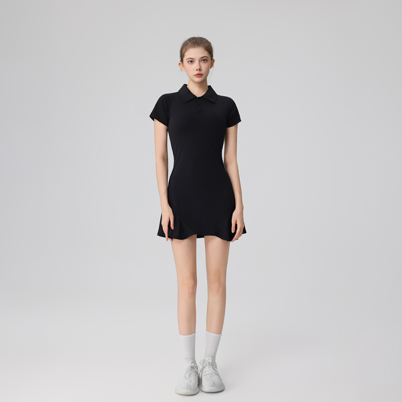 Sieviešu tenisa kleita ar īsām piedurknēm, iebūvētiem šortiem un krūšu spilventiņu, polo apkakle, elpojošs adītais materiāls no neilona-spandeksa