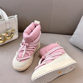 Зимни снегоботи за жени — връх от овча кожа, гумена подметка, стелка от овча вълна, средна височина ботуша, ток 3–5 см