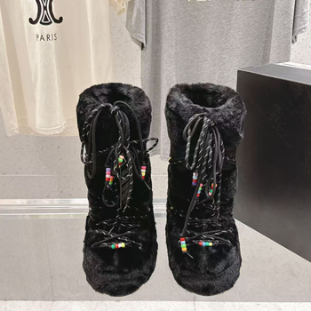 Дамски снежни ботуши с дебела подметка и вътрешно повдигане – средно високи, кръгъл нос, плосък ток; Горна част: тъкан овча вълна и кадифе; Вътрешна част: овча вълна и кадифе; Подметка: пяна гума