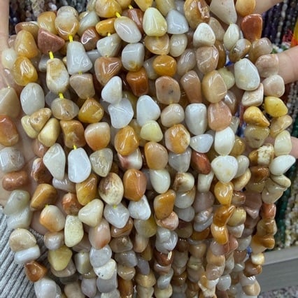 Gyöngyök – Természetes kő, rendezetlen amorf alak, csiszolás és polírozás, félkész gyöngyök