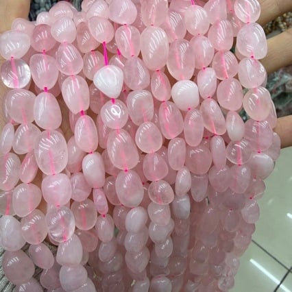 Gyöngyök – Természetes kő, rendezetlen amorf alak, csiszolás és polírozás, félkész gyöngyök