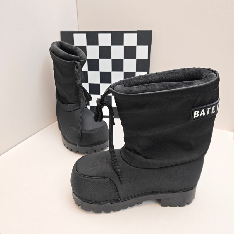 Sieviešu ziemas ūdensnecaurlaidīgas zābaki ar biezu zoli un plašu purnu, augsts augšdaļas, silta oderējuma, gumijas zole