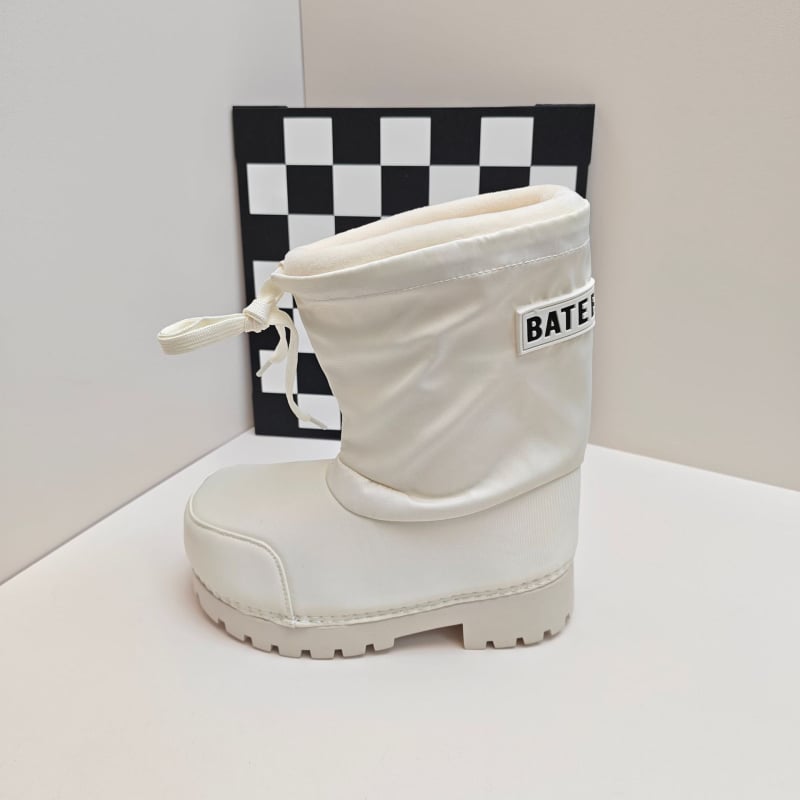 Sieviešu ziemas ūdensnecaurlaidīgas zābaki ar biezu zoli un plašu purnu, augsts augšdaļas, silta oderējuma, gumijas zole