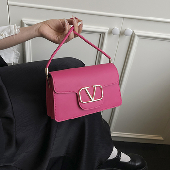 Γυναικεία crossbody τσάντα — PU δέρμα, αστικός μινιμαλισμός, οριζόντιο τετράγωνο σχήμα, με έναν ιμάντα στον ώμο