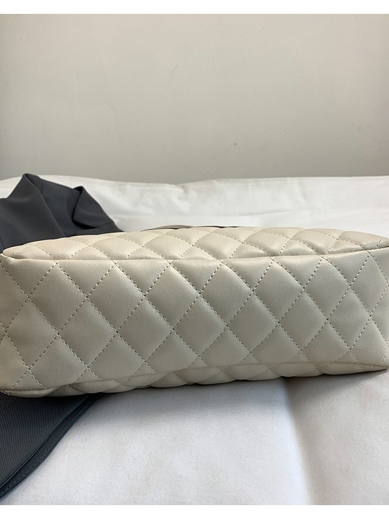 PU Τσάντα Tote από PU με διακοσμητικό διαμάντι σε quilting σχέδιο, κλείσιμο με φερμουάρ, μαλακή υφή, εσωτερική θήκη για κινητό, με εσωτερικό διαχωριστικό