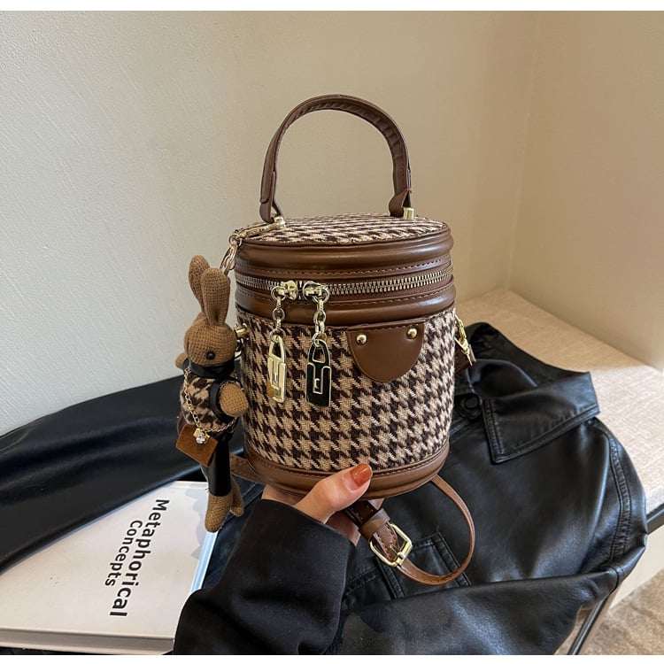 Kausa formas soma ar vāku, pilsētas stils, audums, rāvējslēdzējs, telefona kabata