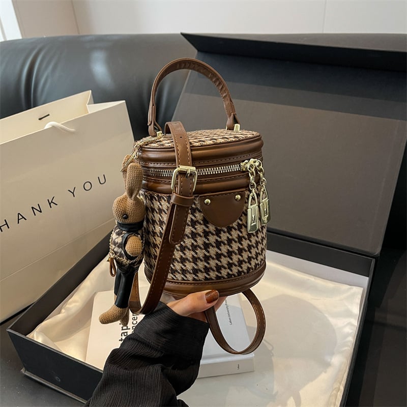 Kausa formas soma ar vāku, pilsētas stils, audums, rāvējslēdzējs, telefona kabata