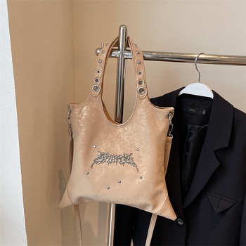 PU tote torba, urban minimalistički stil, underarm dizajn, zatvarač, poliesterska podstava, pravokutni oblik