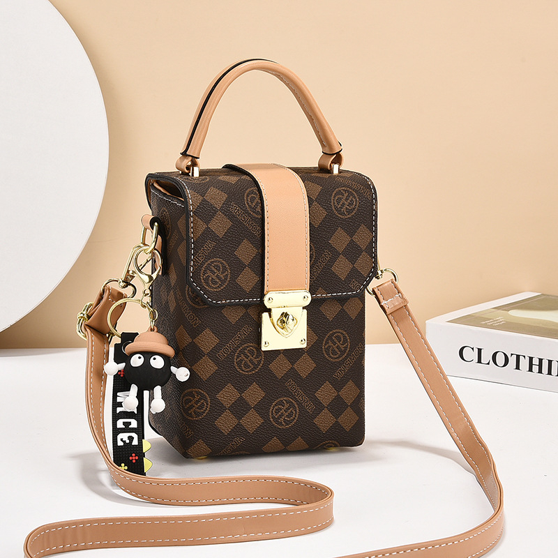 PVC μίνι τετράγωνη τσάντα κινητού με λουρί crossbody (Υλικό: PVC; Σχήμα: κάθετο τετράγωνο; Άνοιγμα: γάντζος; Εποχή: Καλοκαίρι 2024)