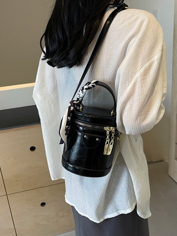 Γυναικεία κυλινδρική τσάντα bucket, PU, φερμουάρ, επένδυση από πολυεστέρα, αστικό μινιμαλιστικό στυλ, με μία ιμάντα