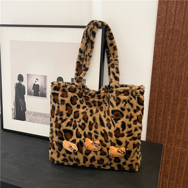Pliš leopard uzorak bucket torba sa zipom, podstava od poliestera, unutarnja džep za mobitel, dvostruke naramenice
